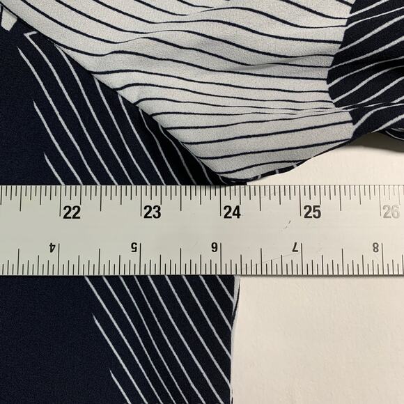 Chicos 18 Womens Patchwork Crepe Tunic Top Lightweight Crepe Fabric Geometric - Picture 6 of 11